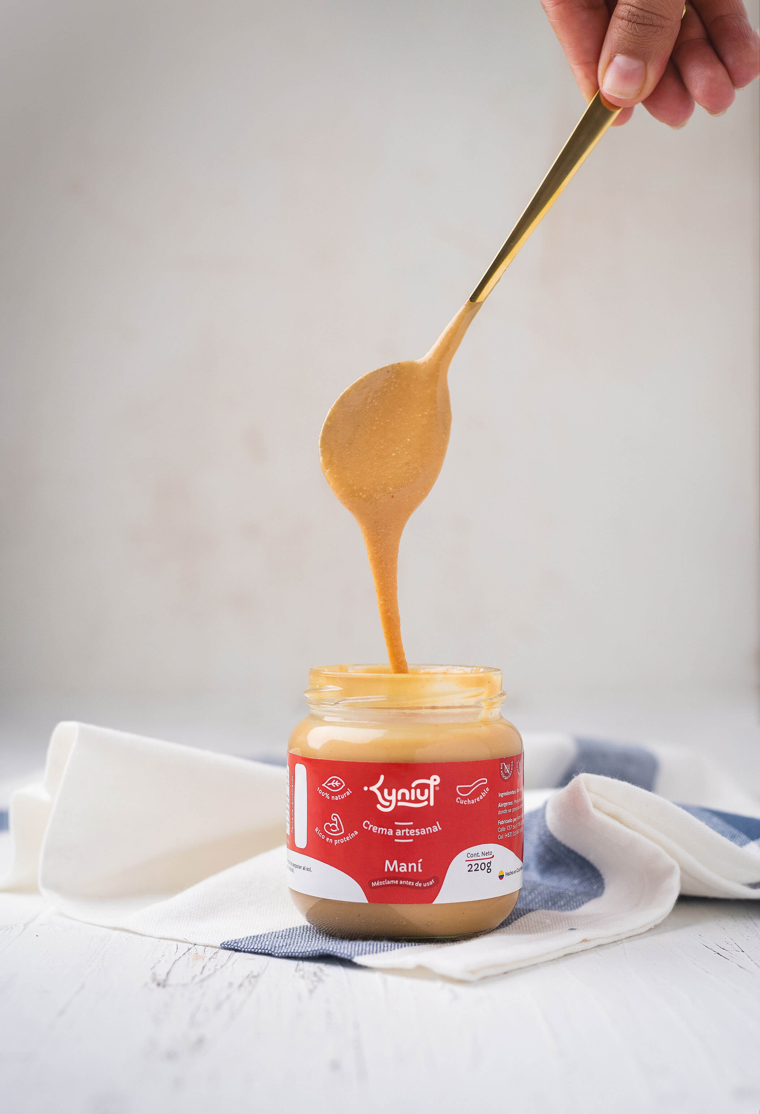 Frasco de Crema de Maní Kyniut de 220g, 500g y 1000g, 100% natural, sin azúcar añadida y libre de aceites.